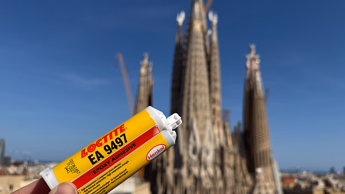 Leim, herrlicher Leim: Die zentralen Türme der Sagrada Familia zusammenkleben