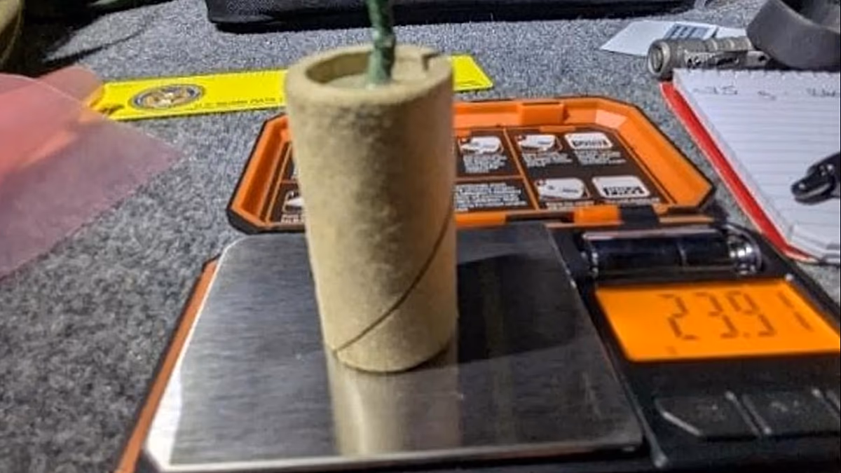 Mann wird beschuldigt, eine Bombe in seinem Handgepäck zu einem Flughafen in Kalifornien gebracht zu haben
