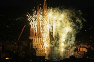 Nach 144 Jahren segnet Papst Leo XIV. die Fertigstellung des höchsten Turms der Sagrada Familia in Barcelona