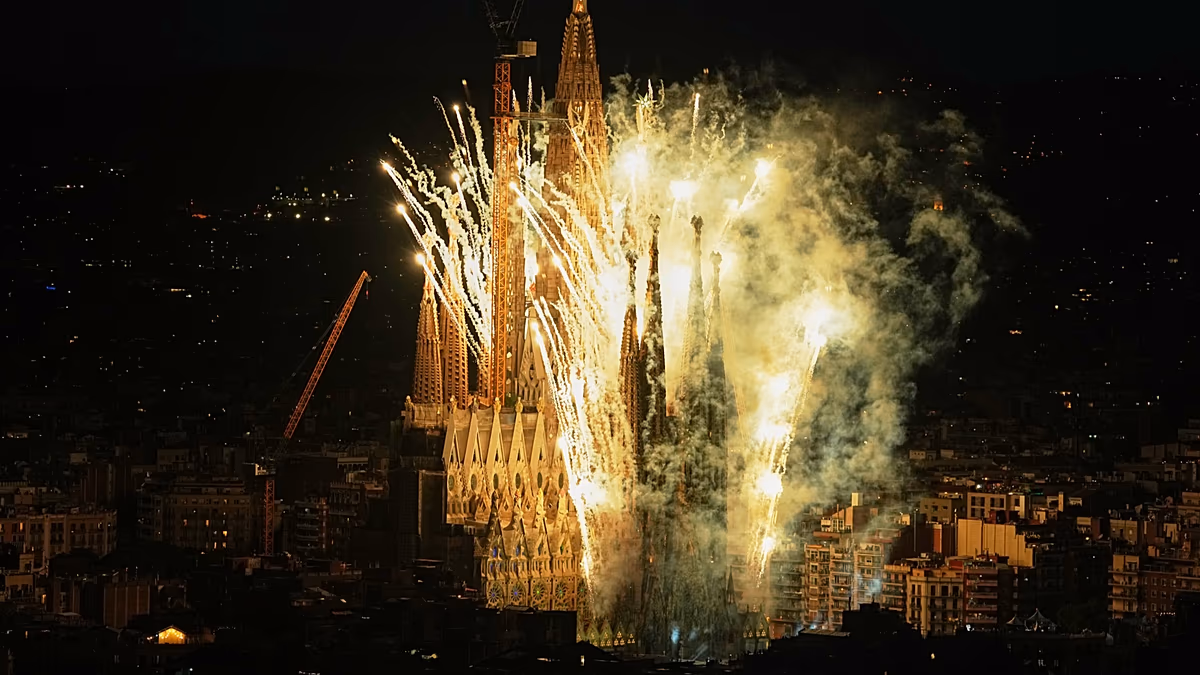 Nach 144 Jahren segnet Papst Leo XIV. die Fertigstellung des höchsten Turms der Sagrada Familia in Barcelona