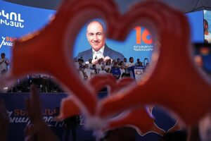 Nikol Pashinyan begrüßt den „historischen Sieg“ bei der entscheidenden Wahl in Armenien
