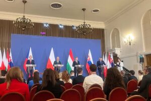 Péter Magyar zitiert Donald Tusk: „Die V4 ist zurück“