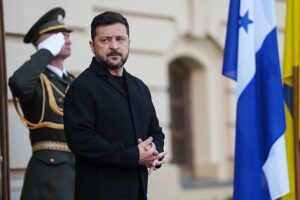 Selenskyj stellt Lukaschenka ein einwöchiges Ultimatum wegen Drohnenführungsausrüstung