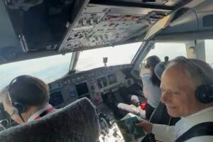 Spanien: Papst Leo XIV. überrascht Passagiere mit einem Cockpitbesuch auf dem Flug Madrid-Barcelona. Papst Leo 06.10.2026