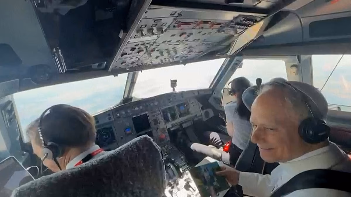 Spanien: Papst Leo XIV. überrascht Passagiere mit einem Cockpitbesuch auf dem Flug Madrid-Barcelona. Papst Leo 06.10.2026