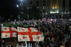 Tausende in Georgien demonstrieren für die EU-Mitgliedschaft, während das Land den 35. Jahrestag der Unabhängigkeit feiert