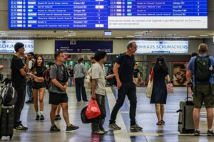 Tausende stranden, da eine technische Störung das gesamte deutsche Eisenbahnnetz vorübergehend lahmlegt
