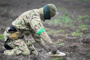 Zwei Arbeiter einer norwegischen Minenräumungsorganisation wurden bei einem russischen Streik in der Ukraine getötet