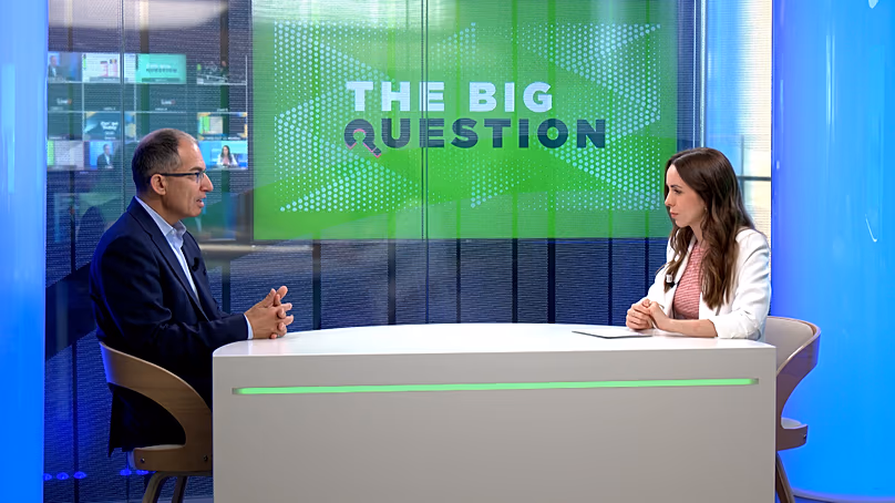 Stéphane Bancel, CEO von Moderna, begleitete Mared Gwyn für die neueste Folge von The Big Question im Studio.