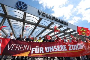 Volkswagen riskiert „erheblichen Konflikt“ mit der Belegschaft wegen Kostensenkungsmaßnahmen, warnt die Gewerkschaft