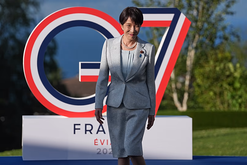 Japans Premierminister Sanae Takaichi während der offiziellen Ankunftszeremonie zum G7-Gipfel in Evian-les-Bains, Frankreich, am 15. Juni 2026