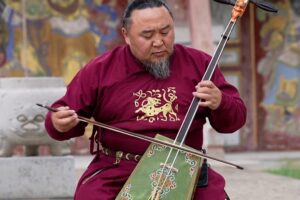 Der mongolische Kehlkopfgesang verbreitet sich weltweit, während antike Kunst neue Fans findet