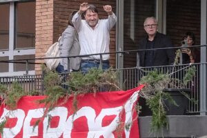 Die italienische Polizei verhaftet vier Personen wegen eines Bombenanschlags auf einen Journalisten