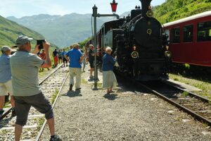 Diese Dampfeisenbahn, die durch die Schweizer Alpen fährt, feiert ihr 100-jähriges Jubiläum