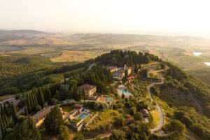 Dieses toskanische Hotel mit eigenem Weinberg und Golfclub wurde gerade zum besten Europas gekürt