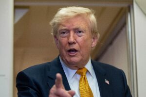 Einen Tag nachdem Trump behauptet hatte, dass Gespräche stattfinden würden, drohte er damit, den Iran „völlig zu dezimieren“.