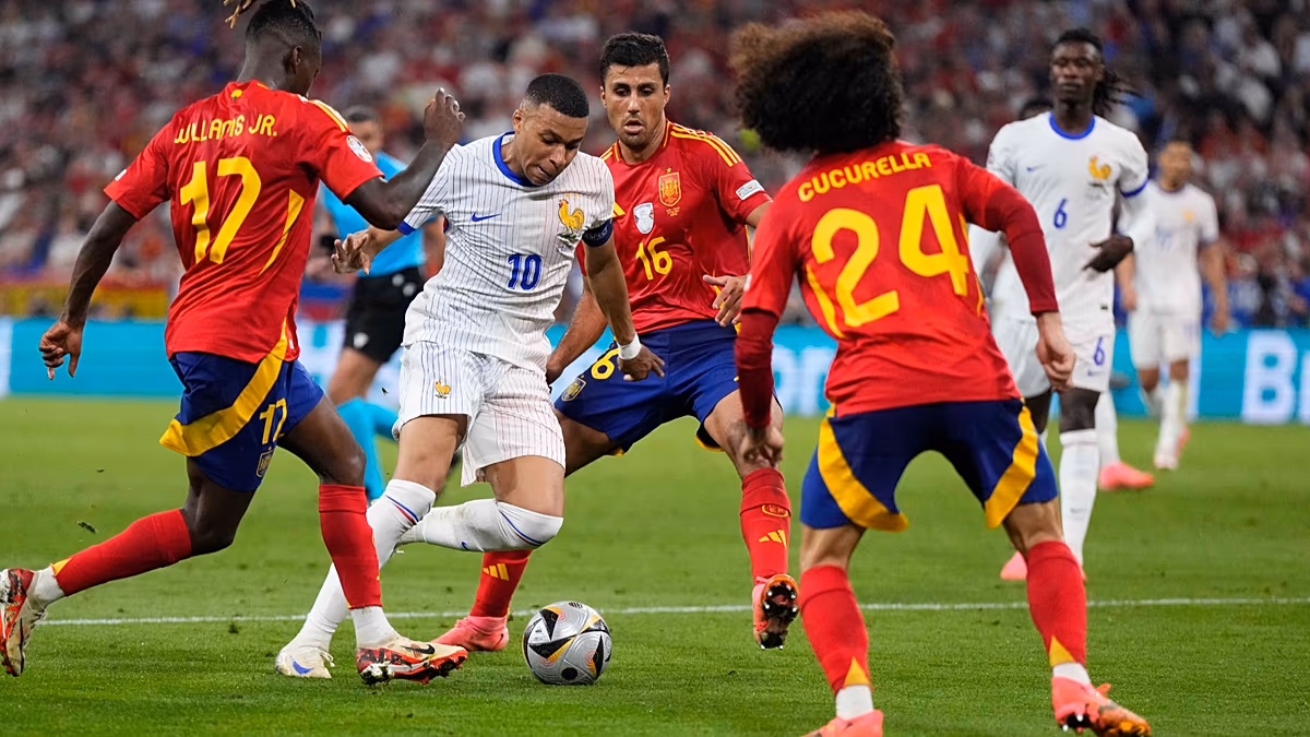 Erbitterte Rivalitäten und goldene Stiefel: Eine Aufstellung für die Ewigkeit im WM-Halbfinale