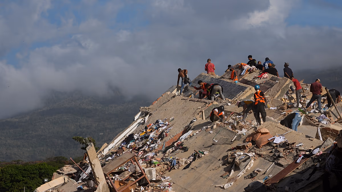 Europäische Rettungsteams treffen in Venezuela ein, um verzweifelt nach Erdbebenüberlebenden zu suchen