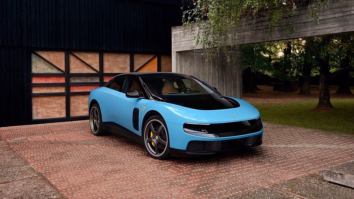 Ferraris Marketingchef kündigt nach problematischem EV-Debüt, da ein ehemaliger BMW-Manager einspringt