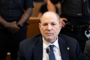 Harvey Weinsteins Anklage wegen Vergewaltigung in New York wurde fallen gelassen – Anklägerin sagt, sie könne einen vierten Prozess nicht ertragen