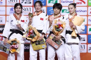 Heimathelden und japanische Stars glänzen in Qingdao