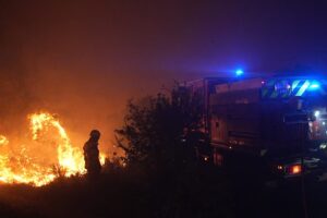 In Südfrankreich wüten Waldbrände, die zur Evakuierung von 3.000 Menschen führen