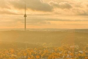 In dieser baltischen Hauptstadt wurde gerade eines der höchstgelegenen Drehrestaurants Europas wiedereröffnet