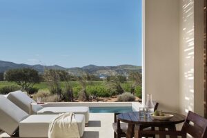 Jedes Zimmer in diesem neuen Boutique-Hotel auf Paros verfügt über einen privaten Pool oder einen Whirlpool