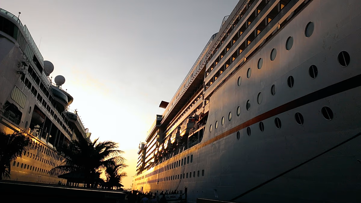 Kreuzfahrten verschlimmern den Overtourism und treiben die Emissionen in die Höhe. Warum werden sie also weniger besteuert als Hotels?