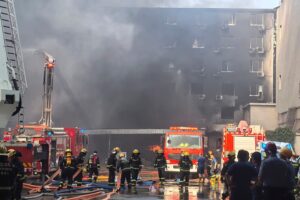 Laut staatlichen Medien sind bei einem Brand in einer Schuhfabrik im Osten Chinas mindestens 28 Menschen ums Leben gekommen