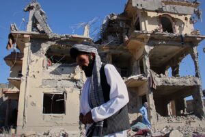 Pakistanische Luftangriffe hinterlassen zerstörte Häuser in Afghanistan. Dorfbewohner inspizieren zerstörte Häuser in der afghanischen Provinz Paktia nach nächtlichen Luftangriffen, wobei afghanische und pakistanische Beamte unterschiedliche Angaben machen. 29.06.2026
