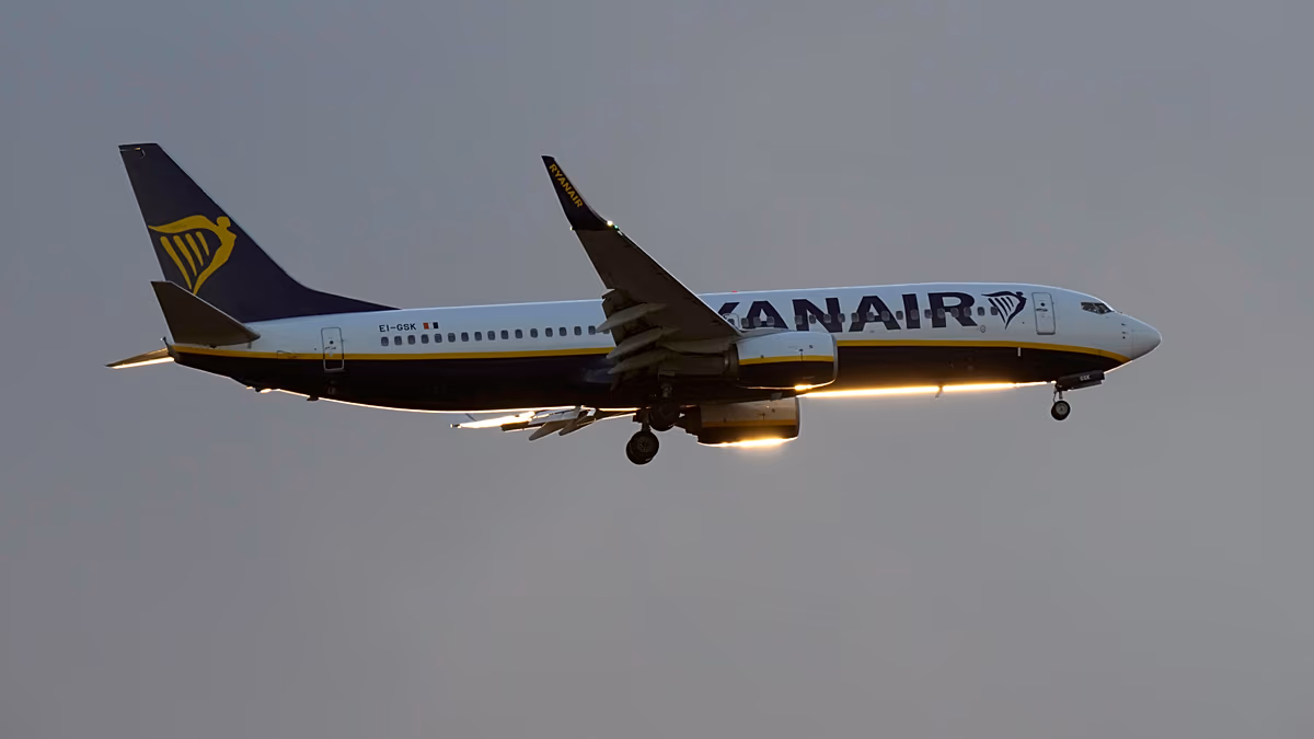 Panik auf Ryanair-Flug von Thessaloniki, als Trümmer das Fenster zersplittern und einen Passagier verletzen