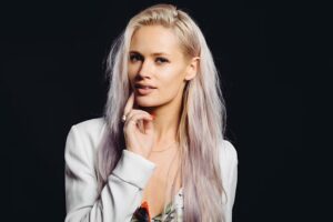 Party Rock Anthem-Sängerin Lauren Bennett ist im Alter von 37 Jahren gestorben