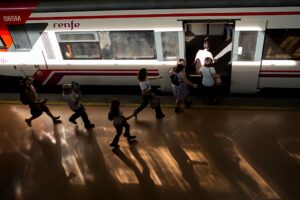 Renfe streicht am Montag 320 Züge wegen Bahnstreik in Spanien: Tausende Fahrgäste betroffen