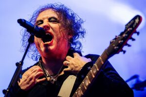 Robert Smith von The Cure schlägt bei der WM-Halbzeitshow heftig zu