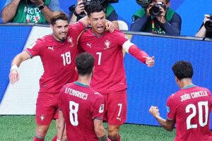 Ronaldo glänzt, als Portugal Usbekistan mit 5:0 besiegt und England gegen Ghana ein 0:0-Unentschieden hinnehmen muss