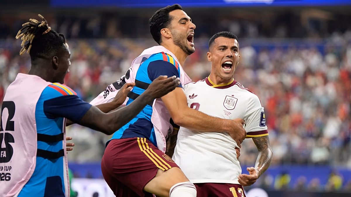 Spanien verdirbt die Party zum Bastille-Tag, indem es Frankreich mit 2:0 besiegt und das WM-Finale erreicht