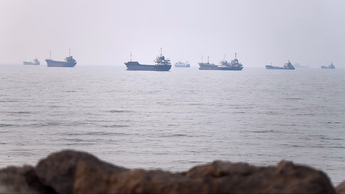 Tanker in der Straße von Hormus angegriffen, als die USA zum zehnten Mal in Folge den Iran angreifen