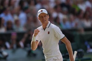 Titelverteidiger Sinner schlägt Djokovic und bereitet das Wimbledon-Finale gegen Zverev vor