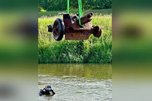 Waffe aus dem Zweiten Weltkrieg aus Fluss in Deutschland geborgen