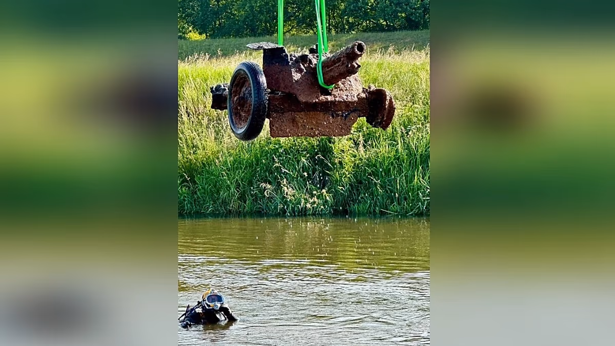 Waffe aus dem Zweiten Weltkrieg aus Fluss in Deutschland geborgen