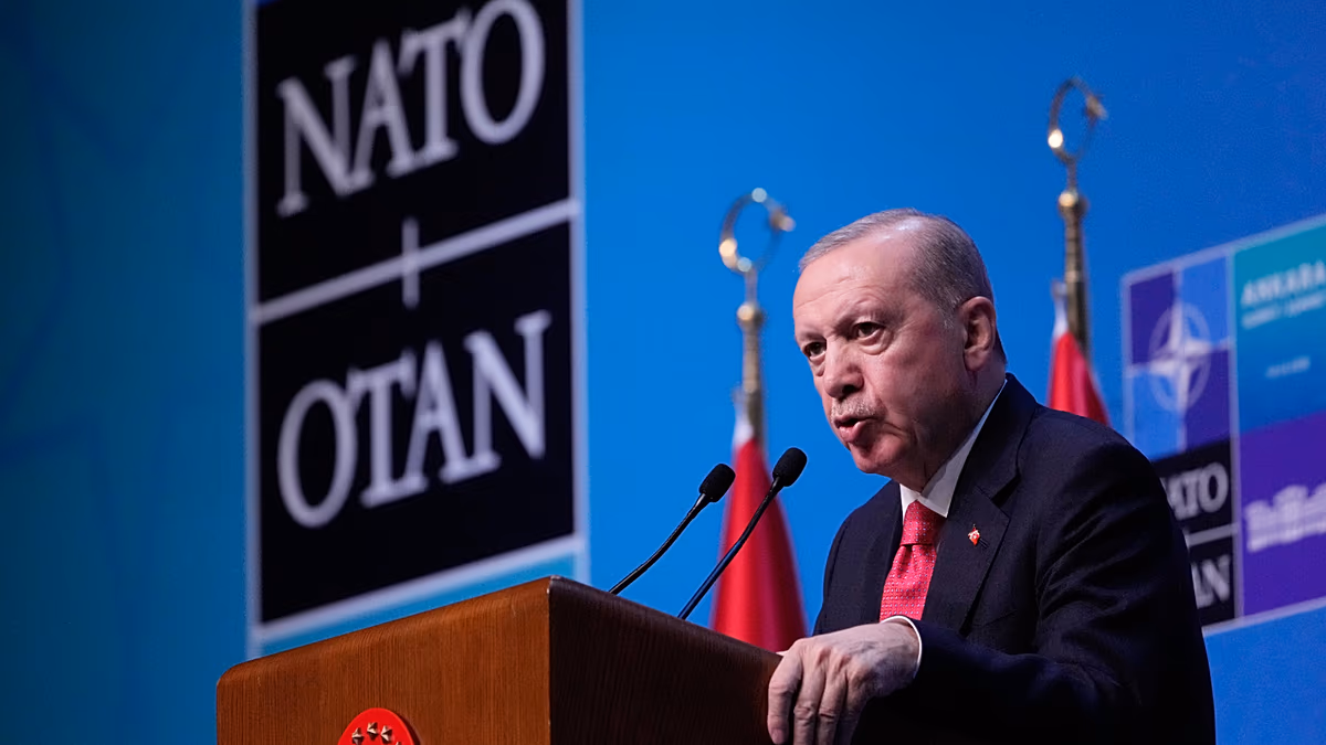 Wie die NATO-Führer auf Erdoğans aufwändiges Schusswaffengeschenk reagierten