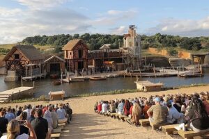 Wikinger, Viktorianer und Geier: Großbritanniens erster historischer Showpark mit Live-Action wird im Juli eröffnet