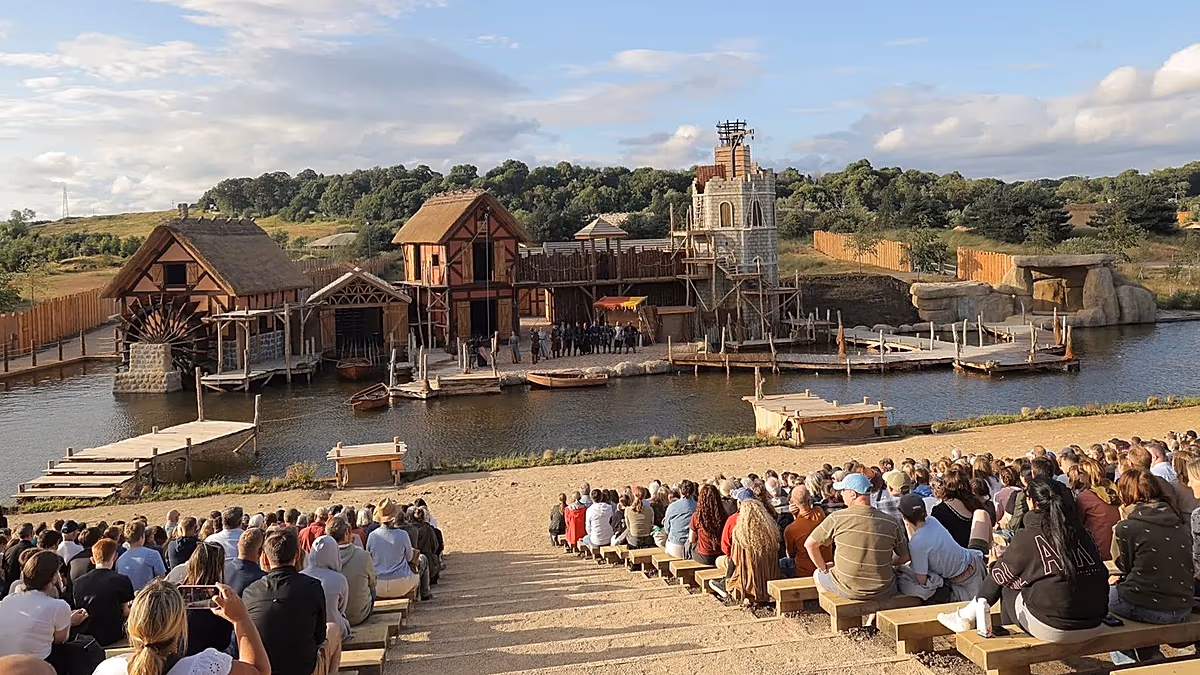 Wikinger, Viktorianer und Geier: Großbritanniens erster historischer Showpark mit Live-Action wird im Juli eröffnet