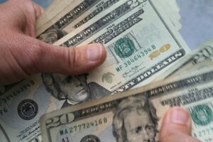 Die US-Schulden übersteigen 40 Billionen US-Dollar, da das Finanzministerium seine Anleiherückkäufe verdoppelt, um die Märkte zu beruhigen