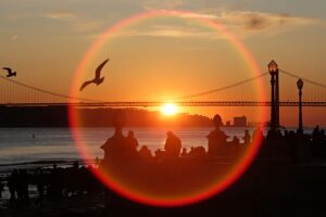 60 Jahre verbinden die Ufer des Tejo: Die Brücke 25 de Abril bleibt Portugals verkehrsreichster Übergang