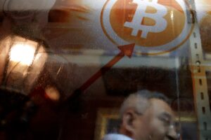 Bitcoin steigt um über 25 %, da die Short-Positionen unter Druck geraten und Washington sich der Kryptowährung zuwendet
