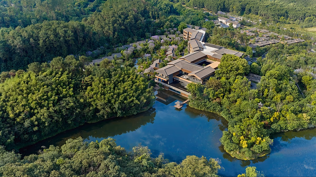 Das neue Luxus-Bergresort von Banyan Tree in China verfügt über Thermalbecken und einen Bambuswaldpfad