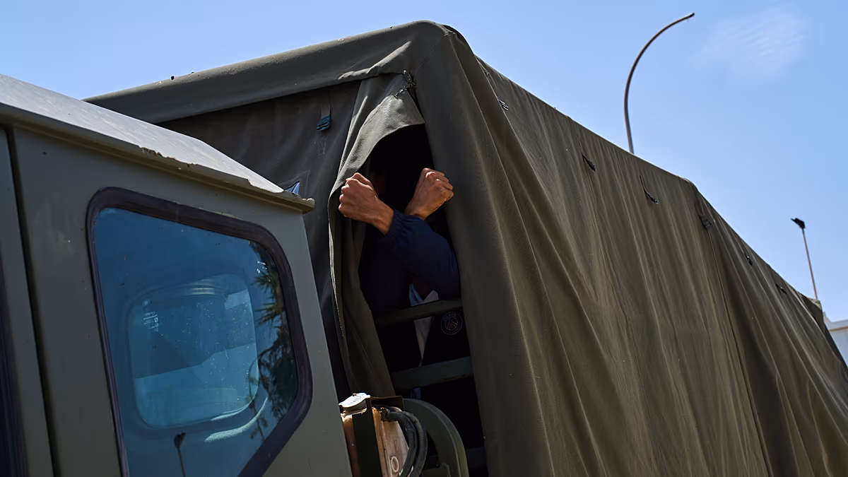 Das spanische Innenministerium dementiert die Bestätigung von Berichten über mutmaßliche Dschihadisten unter den Ankünften aus Ceuta
