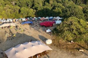 Der Aufstieg „bewusster“ Festivals, bei denen Musik, Spiritualität und Natur aufeinandertreffen
